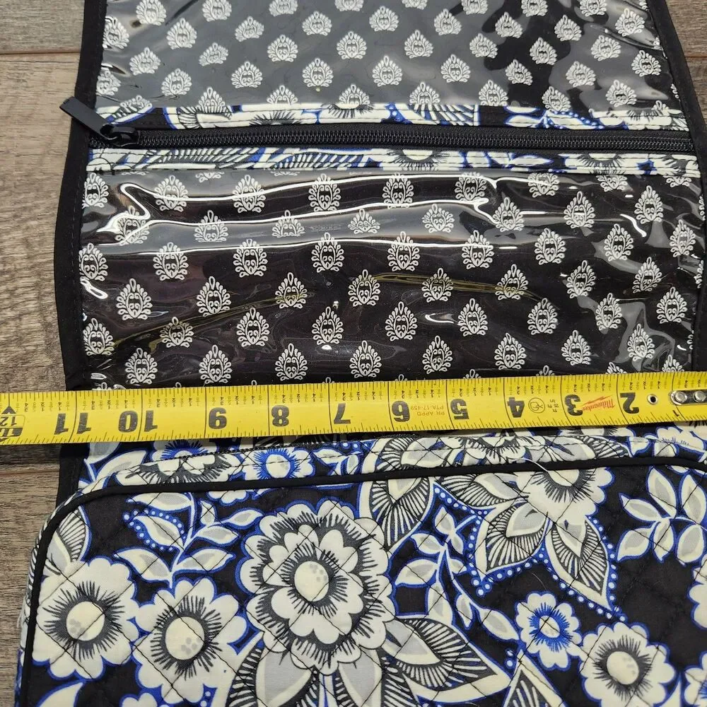 VERA BRADLEY Iconic Hanging Travel Organizer Cosmetics Snow Lotus NWT Discontinu